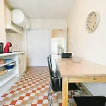 Appartement #gf The Beret Next To The Train Station Et Gem *