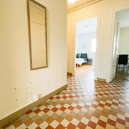 Apartamento #gf The Beret Next To The Train Station Et Gem *