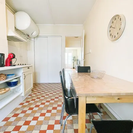 Apartamento #gf The Beret Next To The Train Station Et Gem *